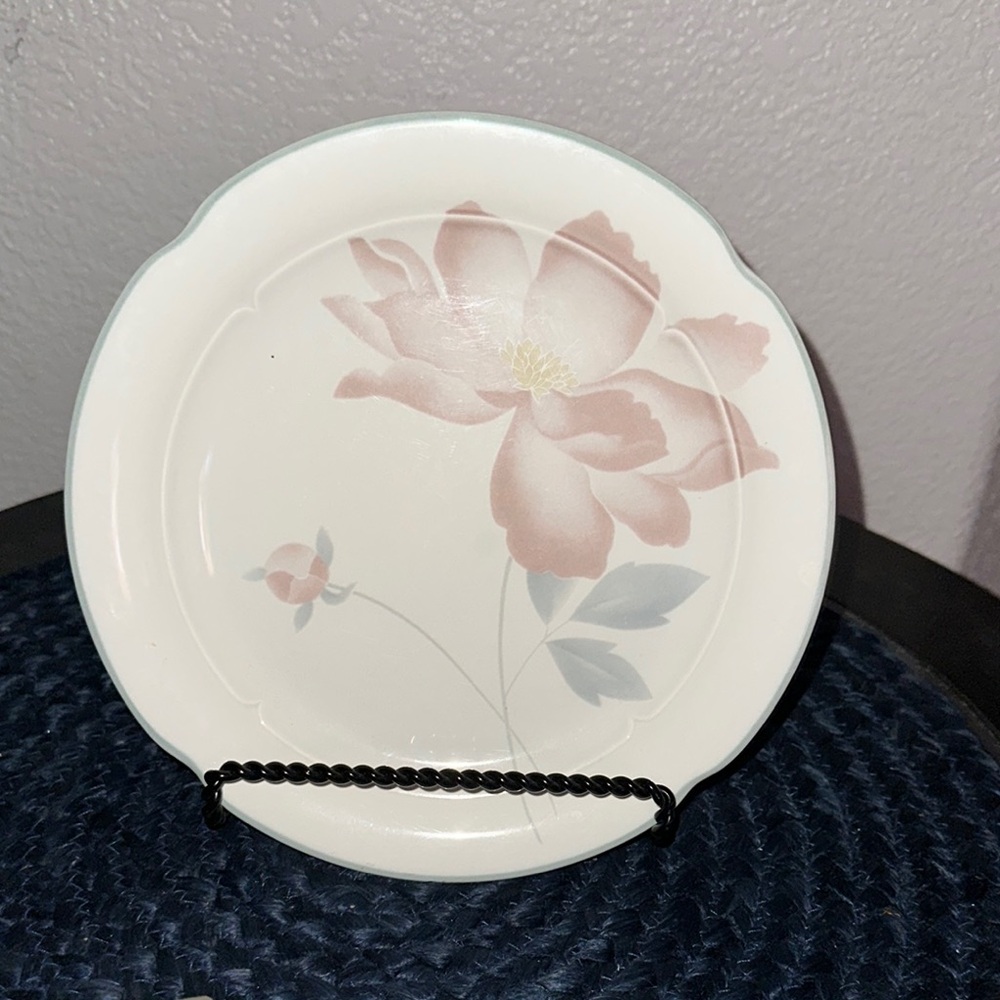 MIKASA LYRIC PATTERN Salad Plate